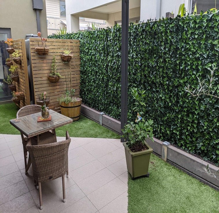 7 Simple Garden Fence Decorating Ideas - Designer Vertical Gardens